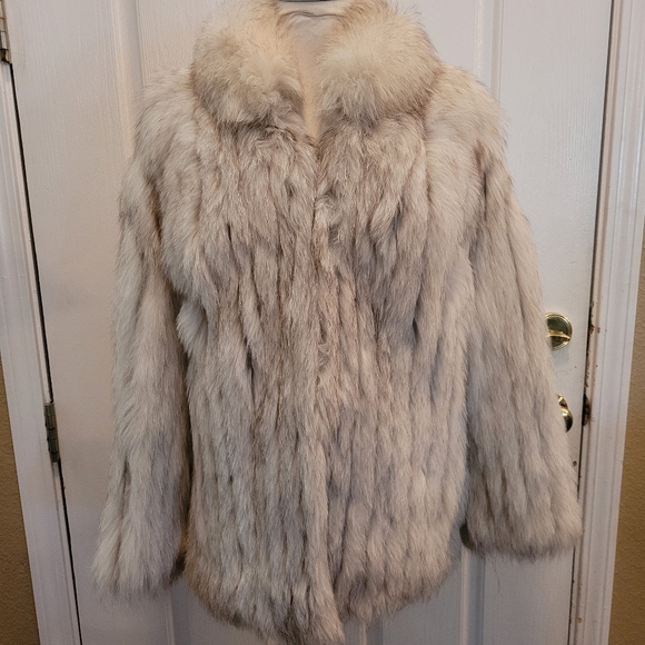 Saga Fox Fur Coat Jacket Small Glamorous Luxury Smoke Free Clean - Picture 1 of 12